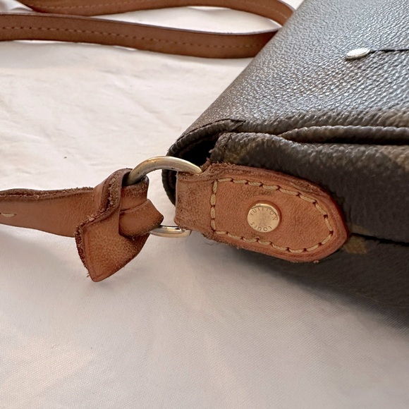 Louis Vuitton Monogram Favorite MM Crossbody - Picture 10 of 11